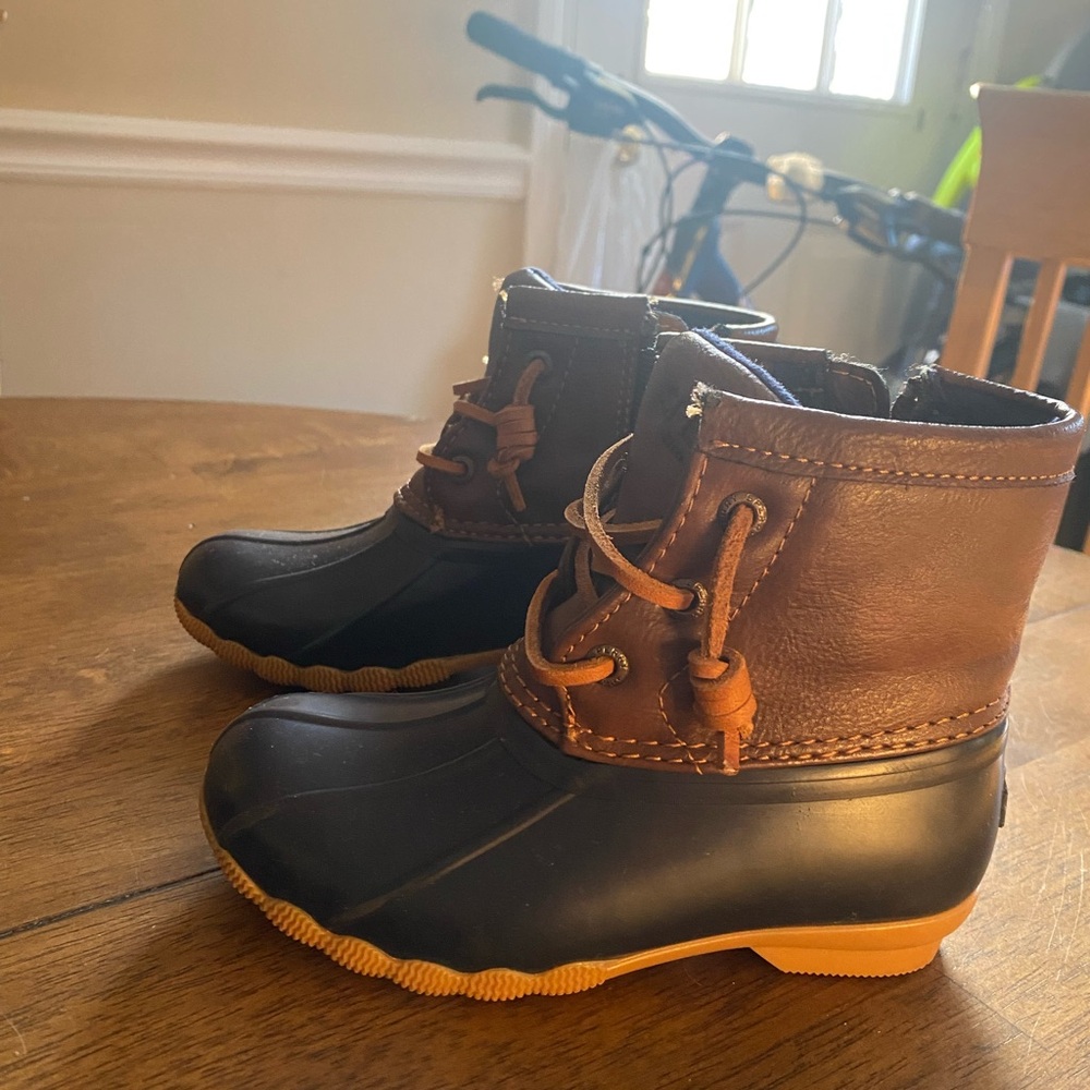 Girls Sperry 9T boot